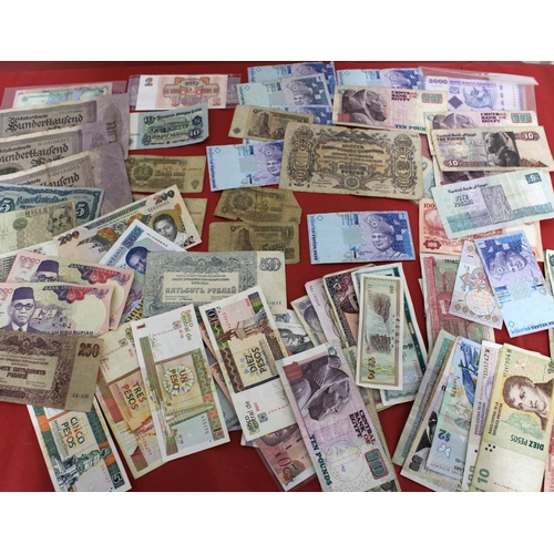 360 - Collection of Worldwide Currency Bank Notes