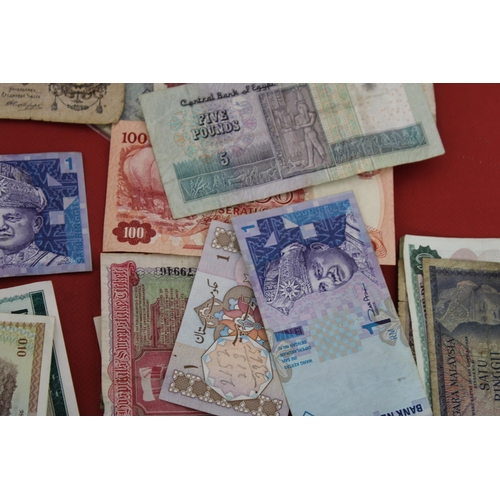 360 - Collection of Worldwide Currency Bank Notes