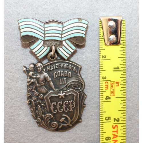 235 - Soviet Medal - Order Of Maternal Glory 3rd Class No.  149957- Silver