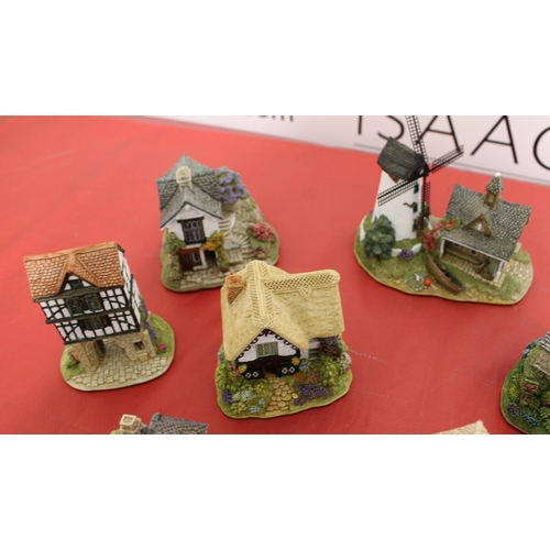 22 - A Collection Of Lilliput Lane Houses
UNBOXED
COLLECTION ONLY