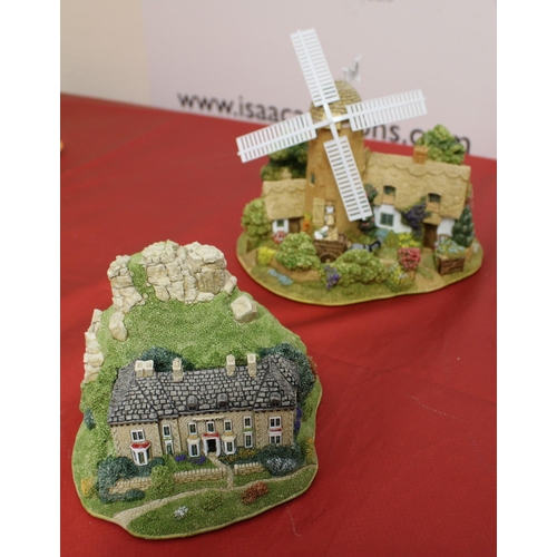 26 - A Collection Of Lilliput Lane Houses With Club Liiliput Lane Collectors Pin Badges
UNBOXED
 COLLECTI... 