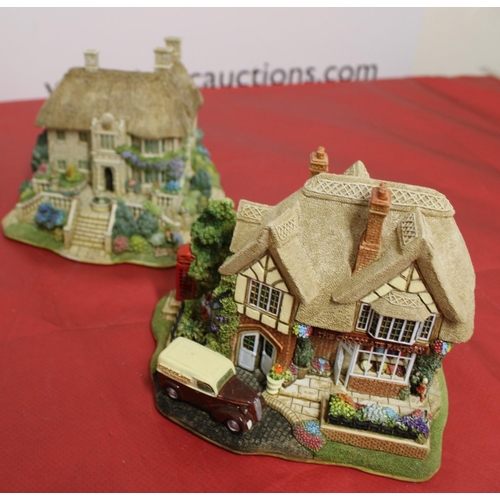 26 - A Collection Of Lilliput Lane Houses With Club Liiliput Lane Collectors Pin Badges
UNBOXED
 COLLECTI... 