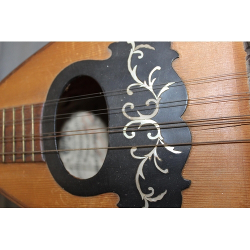 168 - Carlo Overi & Figlio, Napoli  Mandolin. Comes with a Learning Guide Booklet

Collection Only