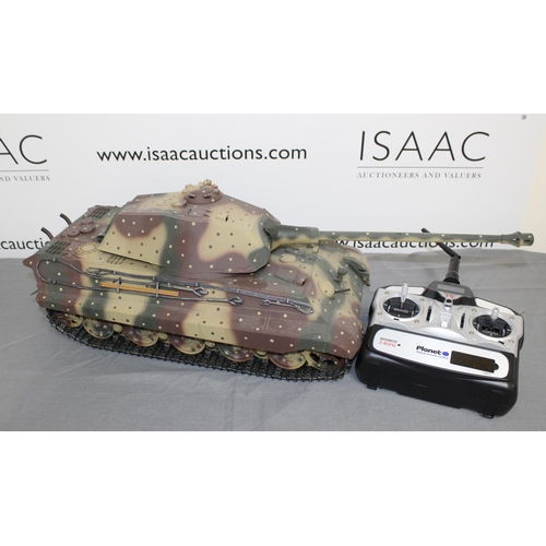 701 - Remote Controlled Tank 1/16 Scale with Controller - All Untested

Collection Only