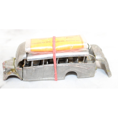 553 - Anbrico Metal Bus Kit ( Bedford OB)