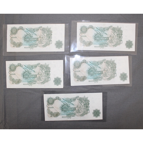 193 - Page £1 Banknotes 3 Consecutive & 2 Consecutive