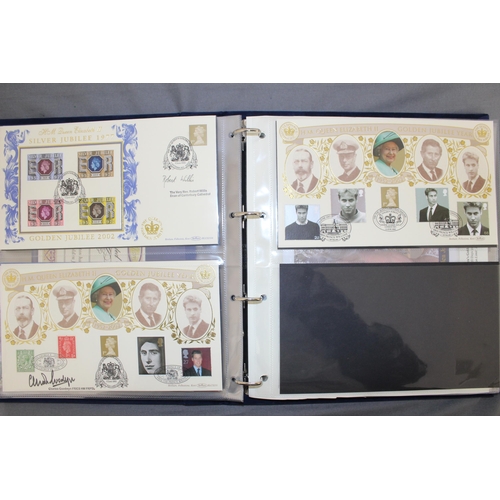 139 - The Queens Golden And Silver Jubilee 2002 Covers In Folder