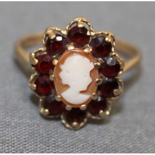 493 - 9ct Gold Cameo Ring Size N
Weight 3.60g