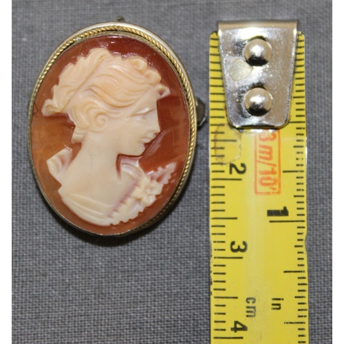 394 - 925 Silver Cameo Pendant