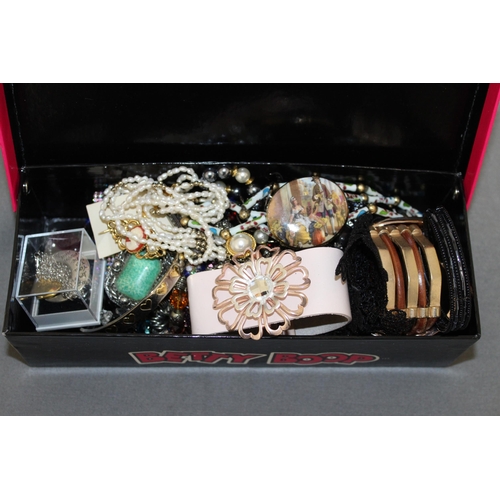 337 - Box Containing Jewellery Items
All Proceeds Go To Charity