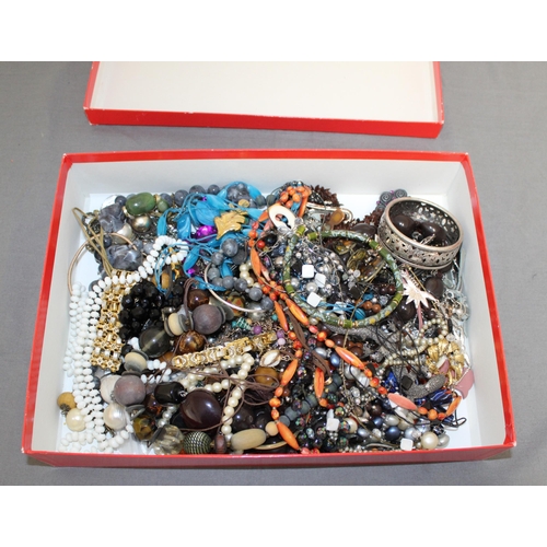 341 - Box Containing Jewellery Items
All Proceeds Go To Charity