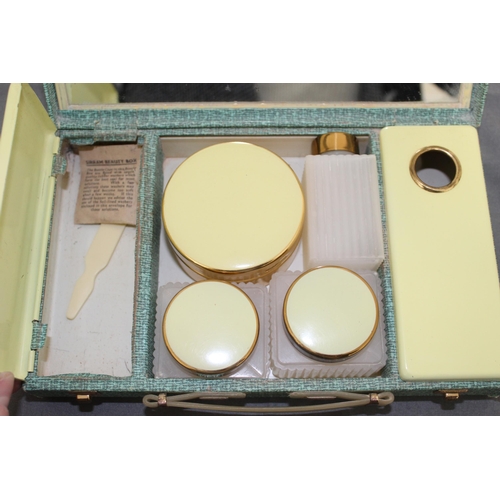 64 - Vintage Travel Vanity Case/Beauty Box
All Proceeds Go To Charity