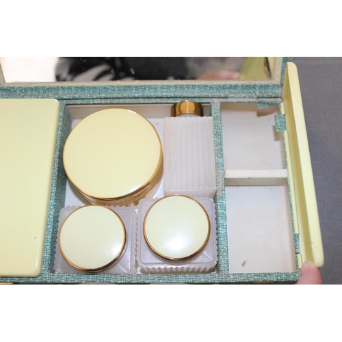 64 - Vintage Travel Vanity Case/Beauty Box
All Proceeds Go To Charity