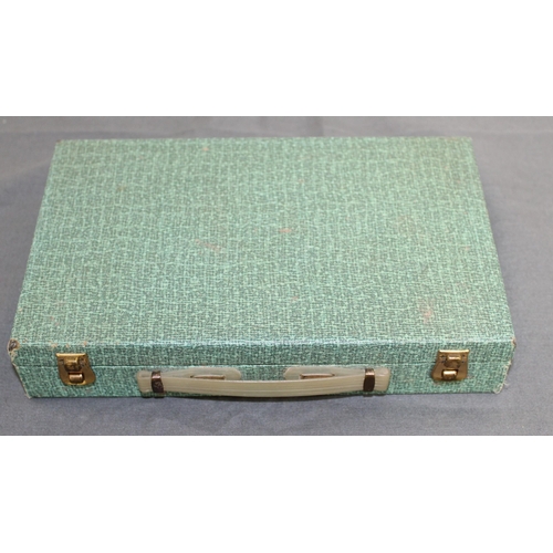 64 - Vintage Travel Vanity Case/Beauty Box
All Proceeds Go To Charity