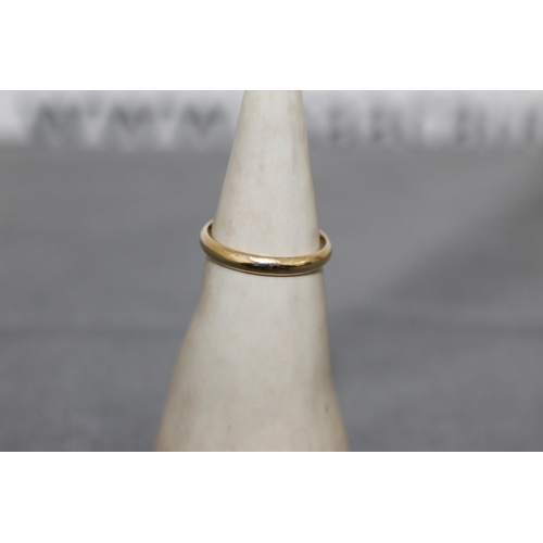 496 - Stamped 375 Gold Band Ring
Size-O
Weight-1.76g