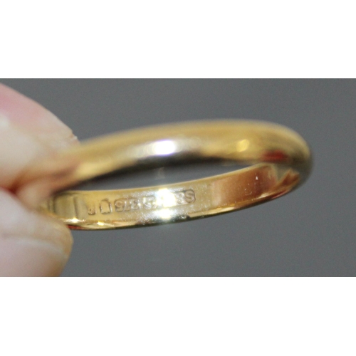 496 - Stamped 375 Gold Band Ring
Size-O
Weight-1.76g