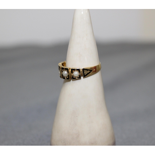 503 - Antique Pearl & Black Enamel Gold Mourning Ring With Inscription (Missing Pearl)
Size S
Total Weight... 