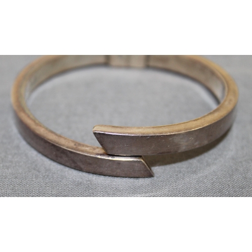 408 - Stamped 925 Silver Bangle
Weight-19.89g
In A Box
All Proceeds Go To Charity