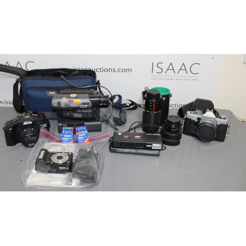 18 - A Collection Of Camera And Camcorder Equipment
Untested
All Proceeds Go To Charity