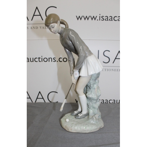 36 - Collectable Lladro Figurine Woman Golf Player Unboxed
Height-27cm
Collection Only