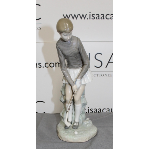 36 - Collectable Lladro Figurine Woman Golf Player Unboxed
Height-27cm
Collection Only