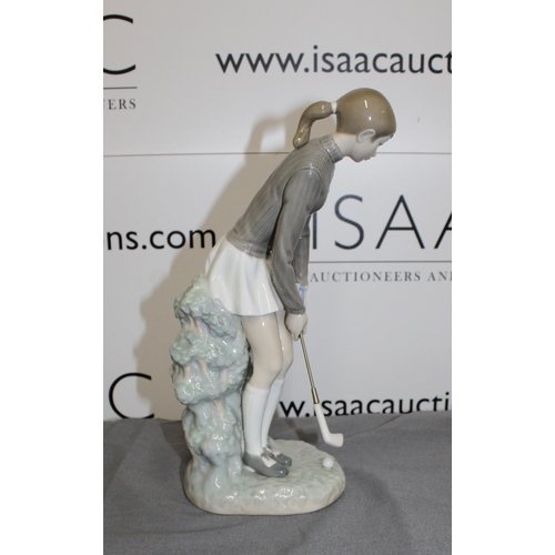 36 - Collectable Lladro Figurine Woman Golf Player Unboxed
Height-27cm
Collection Only