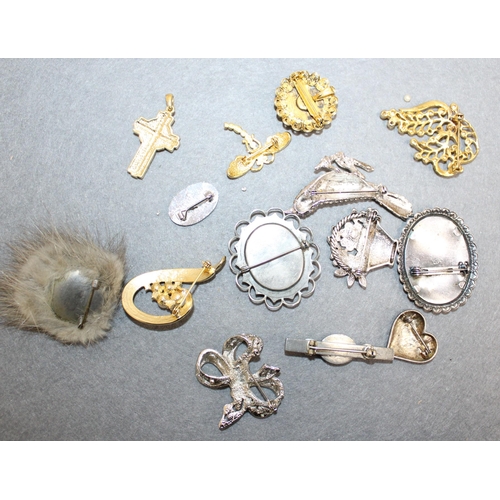 355 - Fashion Brooches Etc Collection Of