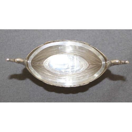 77 - Viking Long Boat Salt Cellar With Removable Glass Dish 
Length 7cm
White Metal