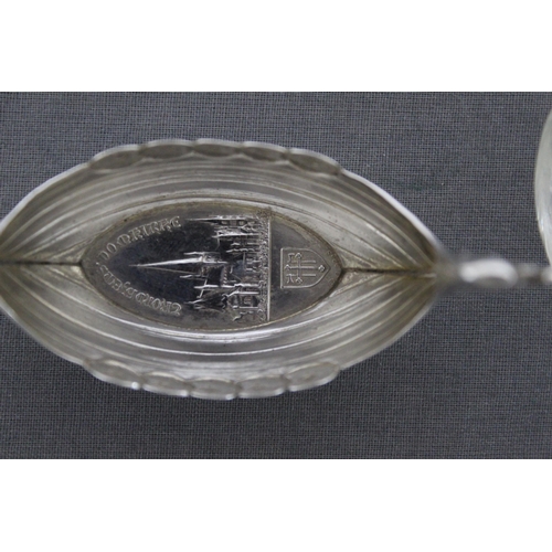 77 - Viking Long Boat Salt Cellar With Removable Glass Dish 
Length 7cm
White Metal