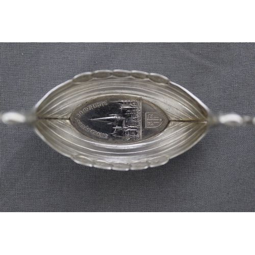 77 - Viking Long Boat Salt Cellar With Removable Glass Dish 
Length 7cm
White Metal