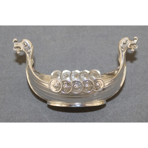 77 - Viking Long Boat Salt Cellar With Removable Glass Dish 
Length 7cm
White Metal