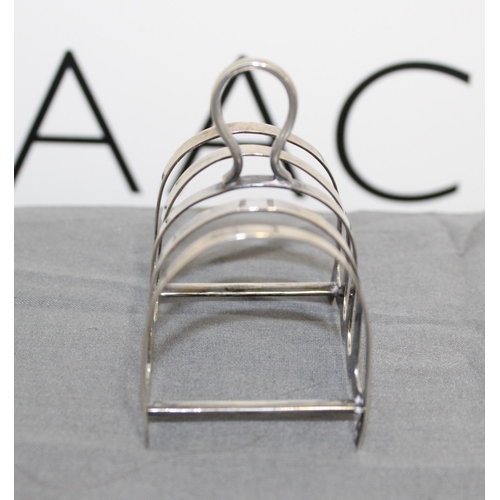 468 - Small Silver Hallmarked Toast Rack
Length 7cm