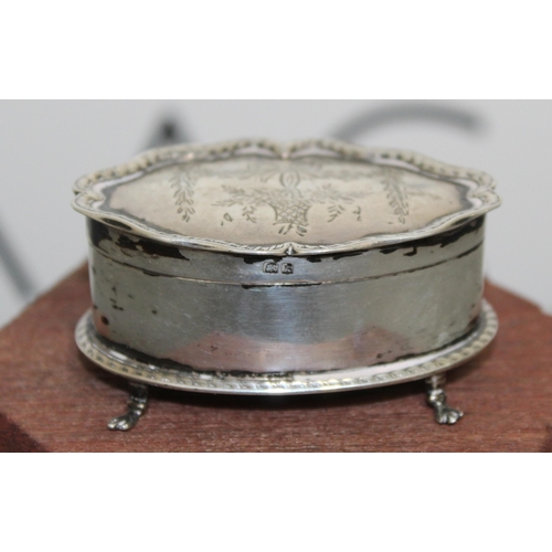 473 - Silver Hallmarked Trinket Box Broken Lid As Shown In Pictures
Length 6cm