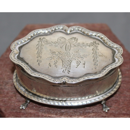 473 - Silver Hallmarked Trinket Box Broken Lid As Shown In Pictures
Length 6cm