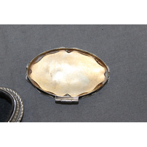 473 - Silver Hallmarked Trinket Box Broken Lid As Shown In Pictures
Length 6cm