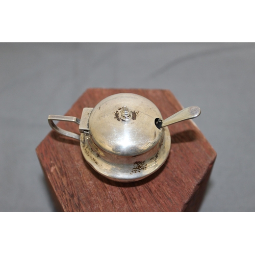 481 - Silver Hallmarked Mustard Pot And Spoon Not Silver Marks On Spoon Shown In Picture
Height 4cm