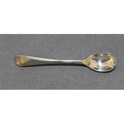 481 - Silver Hallmarked Mustard Pot And Spoon Not Silver Marks On Spoon Shown In Picture
Height 4cm