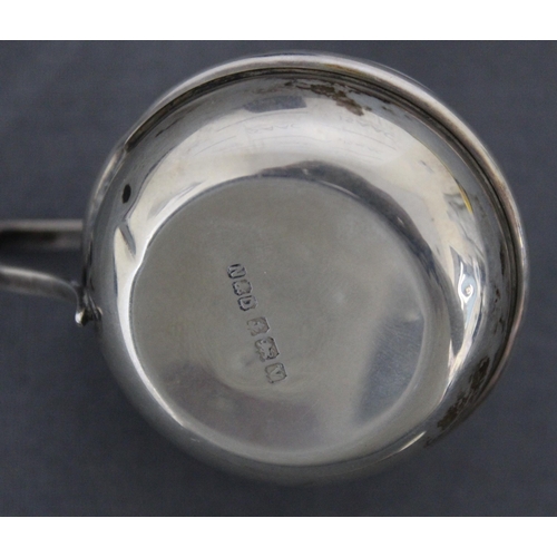 481 - Silver Hallmarked Mustard Pot And Spoon Not Silver Marks On Spoon Shown In Picture
Height 4cm