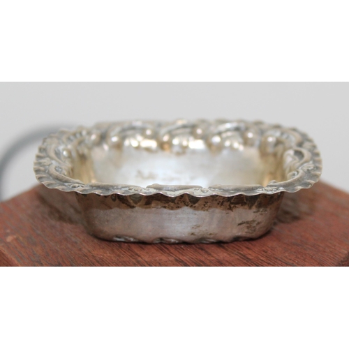 482 - Silver Hallmarked Small Bon Bon Dish 
Length 6cm