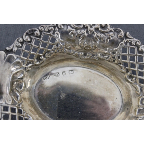 483 - Silver Hallmarked Bon Bon Dish
Length 11cm