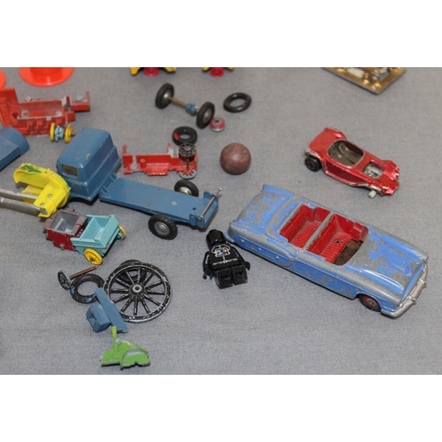 518 - An Assortment Of Collectable Items