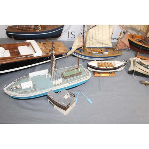 560 - A Collection Of Various Boats In Various Conditions
Longest 72cm
COLLECTION ONLY