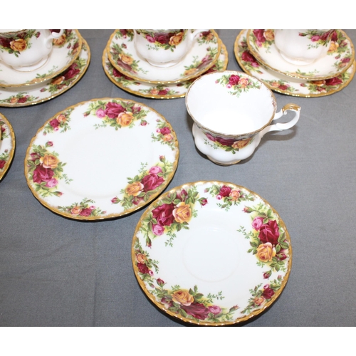 64 - Royal Albert Old Country Roses INC-
6 Tea Cups
6 Sauces
6 Small Side Plates
COLLECTION ONLY