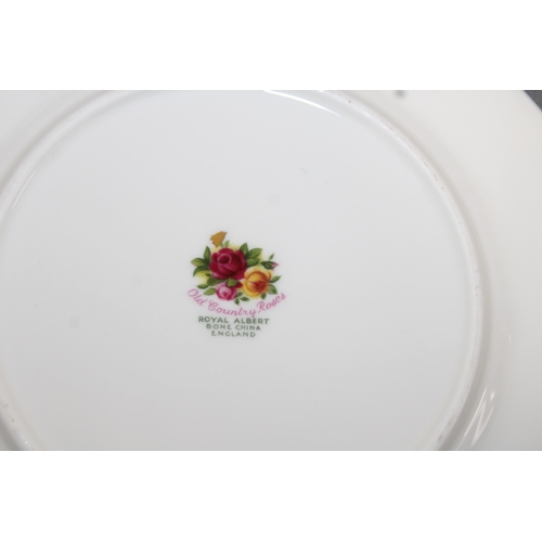 64 - Royal Albert Old Country Roses INC-
6 Tea Cups
6 Sauces
6 Small Side Plates
COLLECTION ONLY