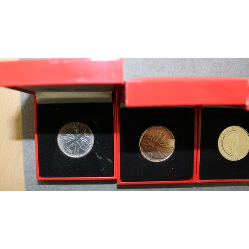 251 - 4 x The Royal Mint Boxed Queens 60th Diamond Jubilee Coin