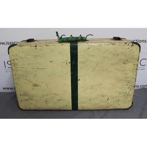 66 - Vintage Suitcase
60.5 x 18cm
Collection Only