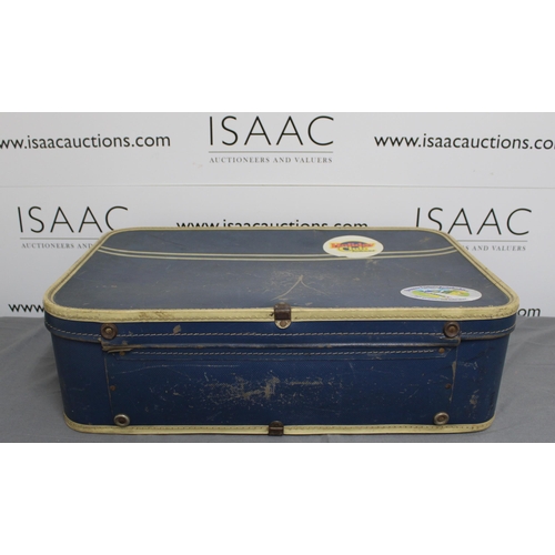 67 - Vintage Suitcase
Collection Only
61 x 40.5cm