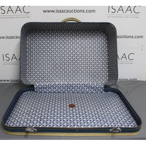 67 - Vintage Suitcase
Collection Only
61 x 40.5cm