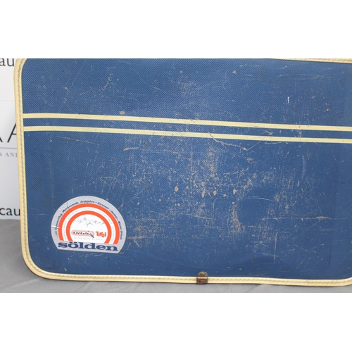 67 - Vintage Suitcase
Collection Only
61 x 40.5cm