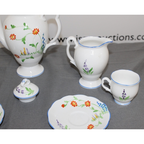 25 - Royal Albert Crown China England Tea Set Inc-
Tea Pot & Lid Height-18.5cm
Milk Jug
Sugar Pot
2 x Cup... 